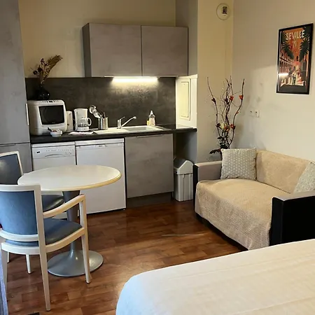Carouge 3*
