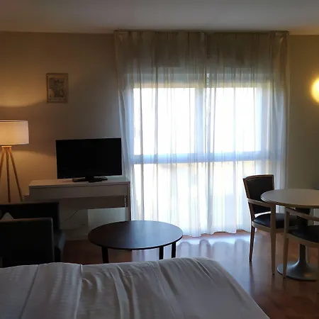 Carouge 公寓式酒店 3*